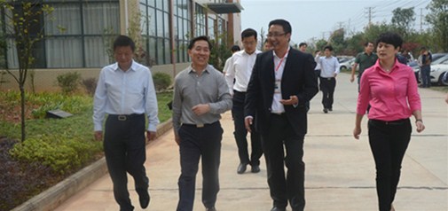 湖北省政協(xié)副主席、湖北科技廳廳長(zhǎng)郭躍進(jìn)一行蒞臨天助網(wǎng)咸寧總部基地考察指導(dǎo)